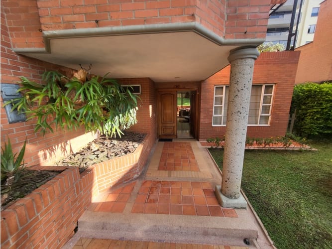Casa de 4 alcobas en venta en Las Lomas, Medellín, 360 m² · foto 2 de 24