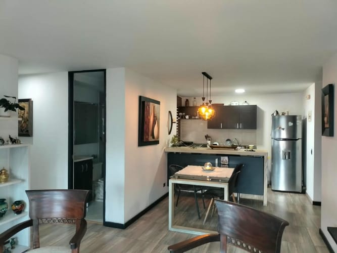 Apartamento de 2 alcobas en venta en El Poblado, Medellín, 72 m² · foto 5 de 16
