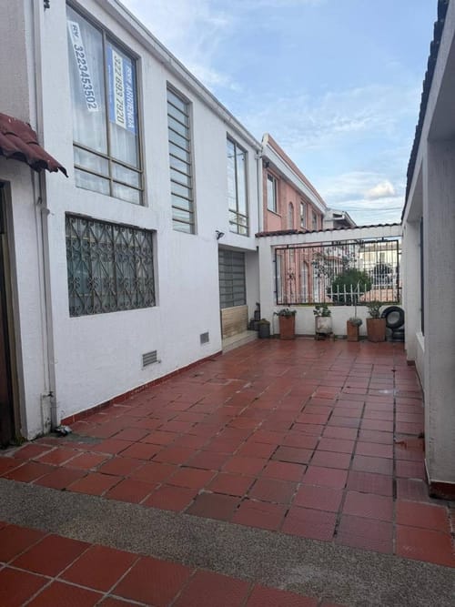 Casa de 5 alcobas en arriendo en Fontibon, Bogotá, 348 m² · foto 2 de 21