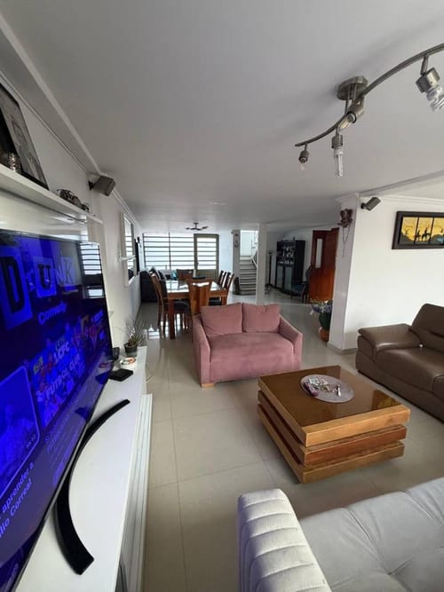 Casa de 5 alcobas en arriendo en Fontibon, Bogotá, 348 m² · foto 5 de 21
