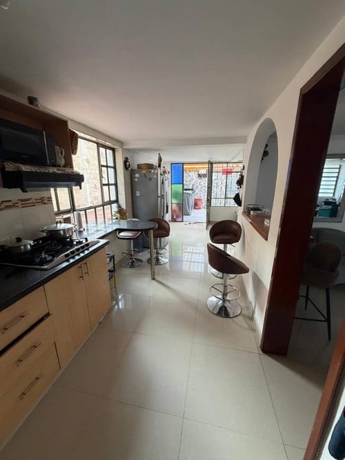 Casa de 5 alcobas en arriendo en Fontibon, Bogotá, 348 m² · foto 13 de 21