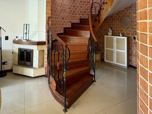 Casa de 4 alcobas en arriendo en Loma Del Escobero, Envigado, 300 m² · foto 3 de 20