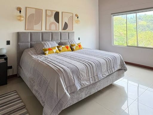 Casa de 4 alcobas en arriendo en Loma Del Escobero, Envigado, 300 m² · foto 15 de 20