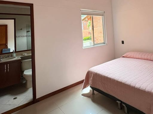 Casa de 4 alcobas en arriendo en Loma Del Escobero, Envigado, 300 m² · foto 16 de 20