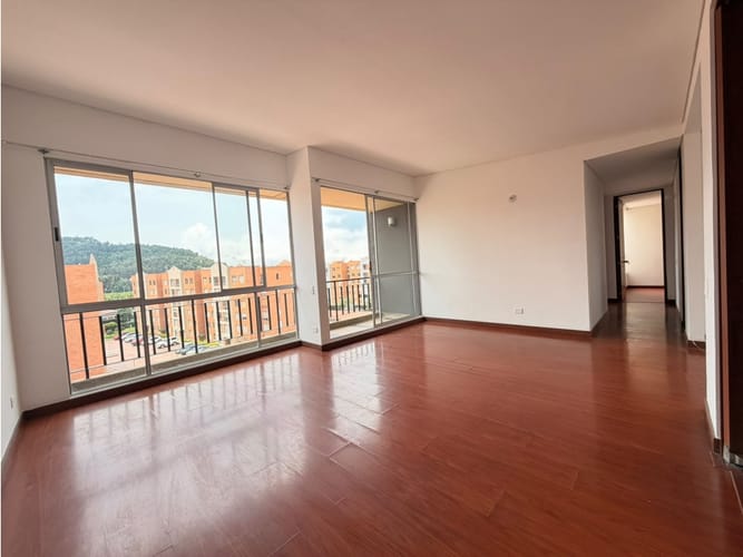 Apartamento de 3 alcobas en venta en Hacienda Casablanca El Porton Ii, Madrid, 84 m² · foto 2 de 24