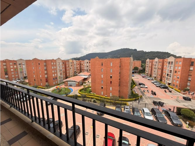 Apartamento de 3 alcobas en venta en Hacienda Casablanca El Porton Ii, Madrid, 84 m² · foto 18 de 24