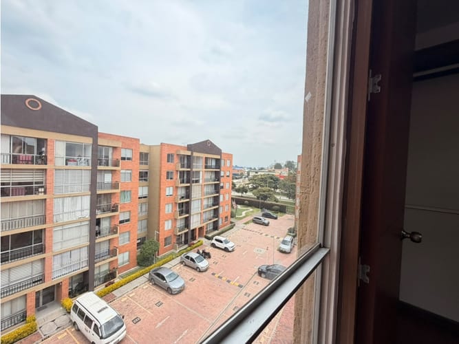 Apartamento de 3 alcobas en venta en Hacienda Casablanca El Porton Ii, Madrid, 84 m² · foto 24 de 24