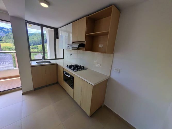 Apartamento de 3 alcobas en arriendo en Las Lomitas, Sabaneta, 68 m² · foto 2 de 11