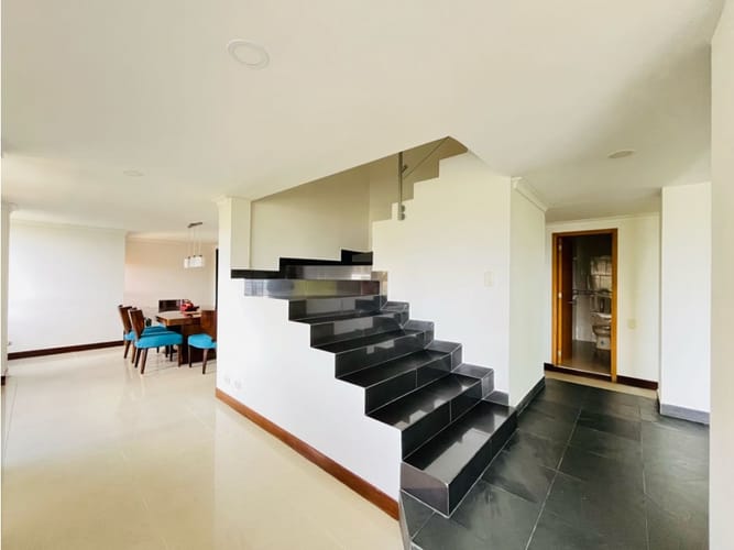 Apartamento de 5 alcobas en venta en El Diamante No. 2, Medellín, 314 m² · foto 2 de 24