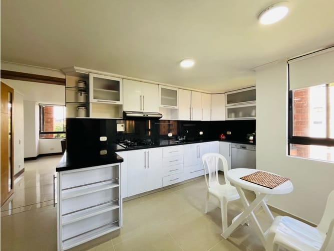 Apartamento de 5 alcobas en venta en El Diamante No. 2, Medellín, 314 m² · foto 5 de 24