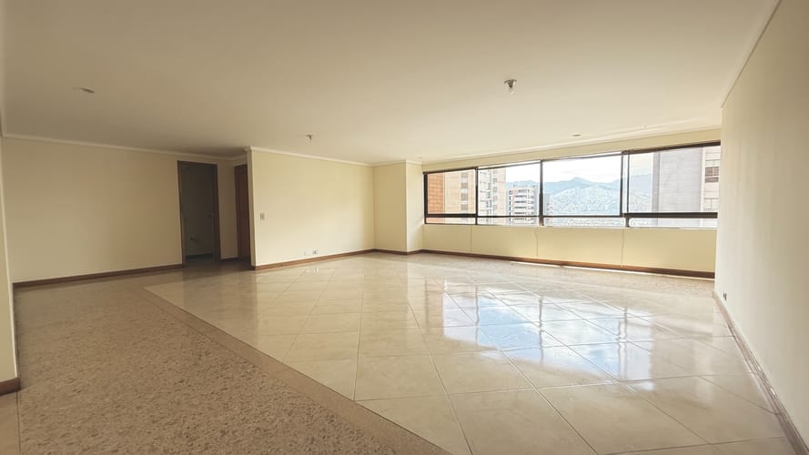 Apartamento de 4 alcobas en venta en El Poblado, Medellín, 229 m² · foto 5 de 23