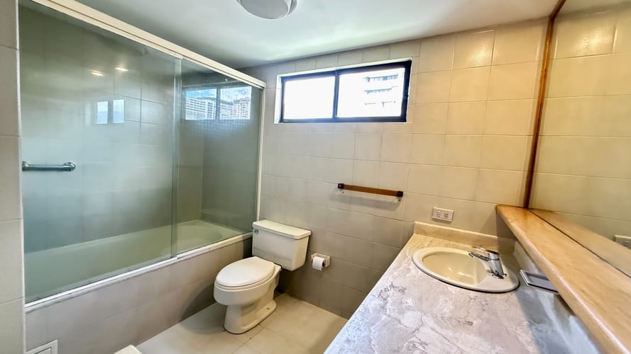 Apartamento de 4 alcobas en venta en El Poblado, Medellín, 229 m² · foto 16 de 23