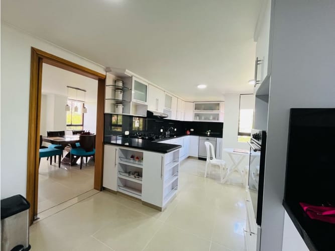 Apartamento de 5 alcobas en venta en El Diamante No. 2, Medellín, 314 m² · foto 7 de 24