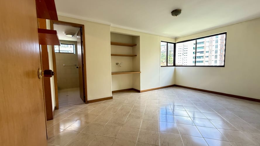 Apartamento de 4 alcobas en venta en El Poblado, Medellín, 229 m² · foto 19 de 23