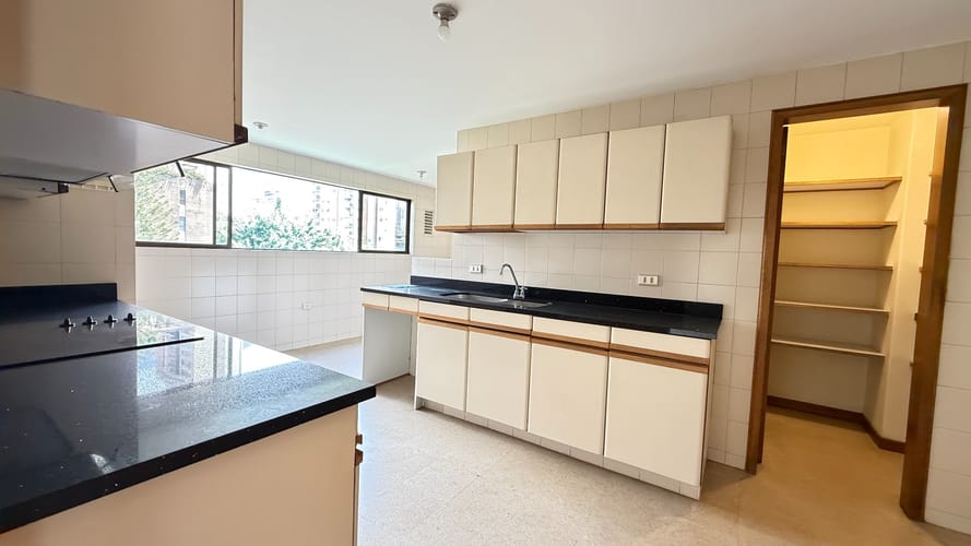 Apartamento de 4 alcobas en venta en El Poblado, Medellín, 229 m² · foto 8 de 23