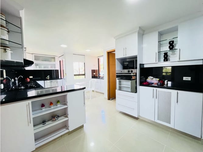 Apartamento de 5 alcobas en venta en El Diamante No. 2, Medellín, 314 m² · foto 8 de 24