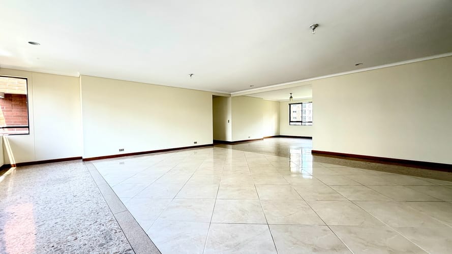 Apartamento de 4 alcobas en venta en El Poblado, Medellín, 229 m² · foto 3 de 23