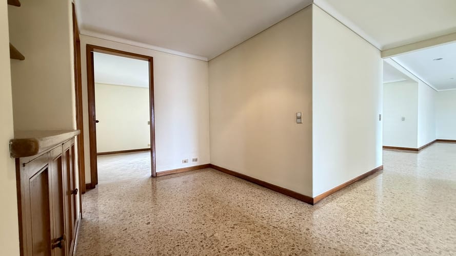 Apartamento de 4 alcobas en venta en El Poblado, Medellín, 229 m² · foto 18 de 23