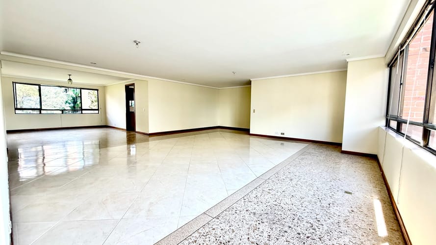 Apartamento de 4 alcobas en venta en El Poblado, Medellín, 229 m² · foto 2 de 23