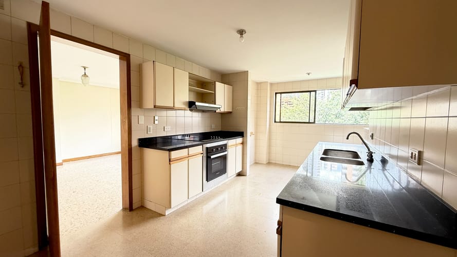 Apartamento de 4 alcobas en venta en El Poblado, Medellín, 229 m² · foto 9 de 23
