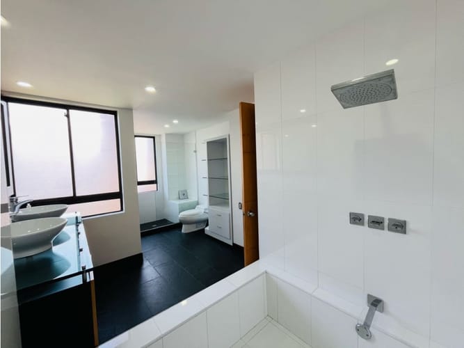 Apartamento de 5 alcobas en venta en El Diamante No. 2, Medellín, 314 m² · foto 19 de 24