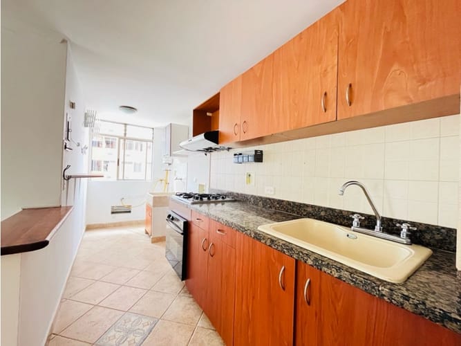 Apartamento de 3 alcobas en arriendo en Las Lomas, Medellín, 75 m² · foto 2 de 15