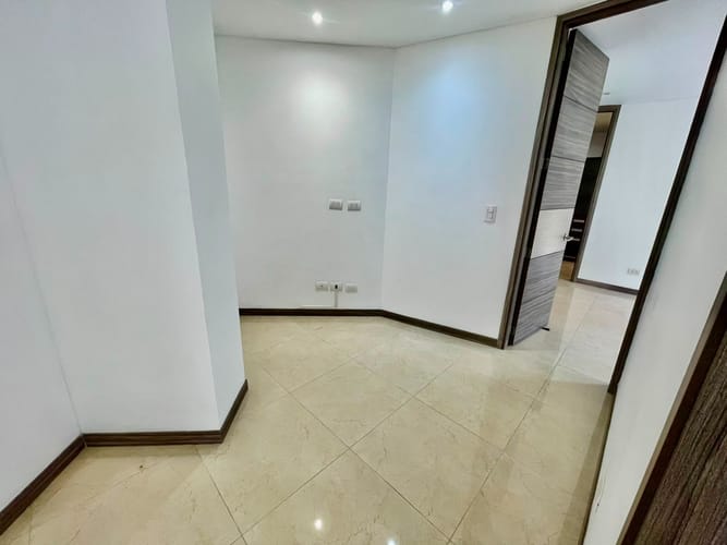 Apartamento de 2 alcobas en arriendo en Santa Teresita, Cali, 110 m² · foto 3 de 24