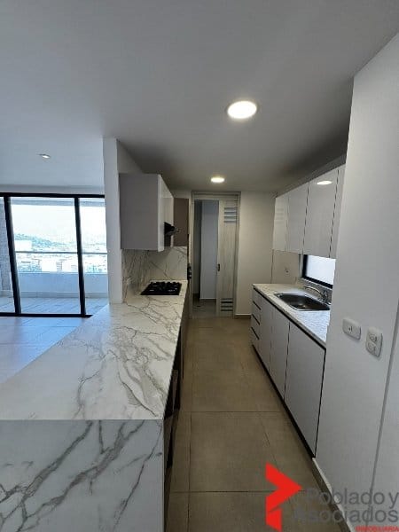 Apartamento de 2 alcobas en arriendo en El Poblado, Medellín · foto 4 de 17