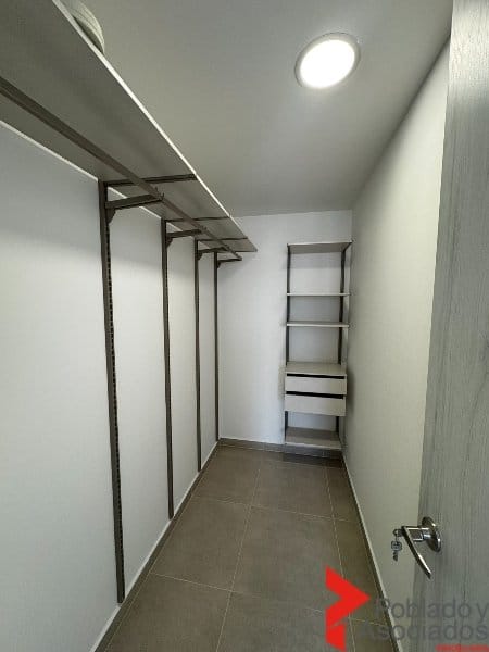 Apartamento de 2 alcobas en arriendo en El Poblado, Medellín · foto 8 de 17
