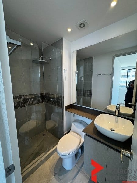 Apartamento de 2 alcobas en arriendo en El Poblado, Medellín · foto 11 de 17