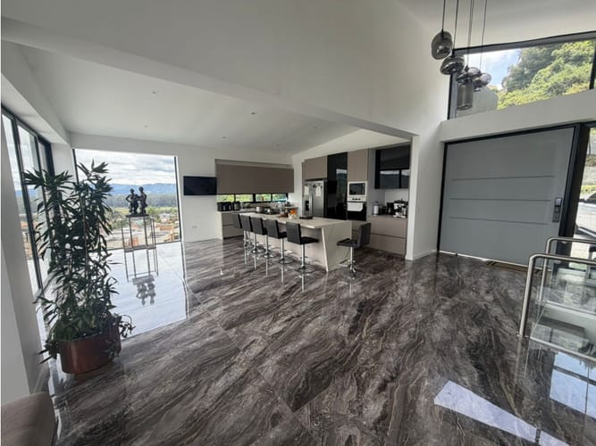 Casa de 4 alcobas en venta en Aposentos, Sopó, 450 m² · foto 2 de 24