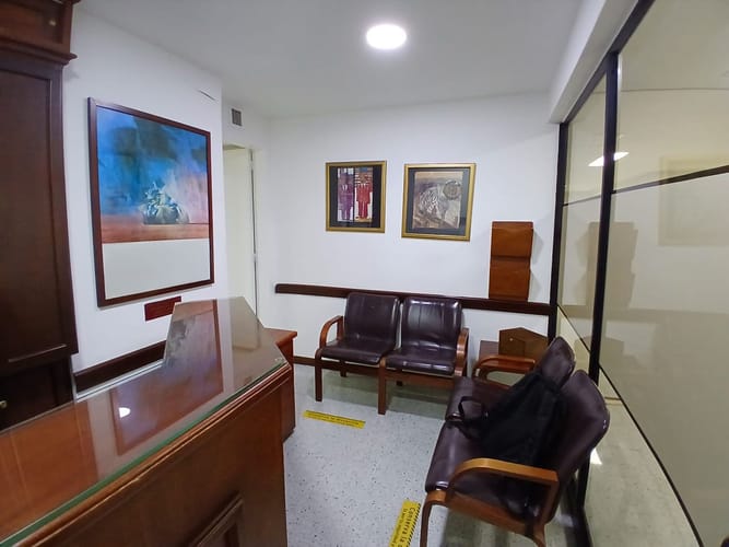 Consultorio en venta en El Poblado, Medellín, 32 m² · foto 2 de 9