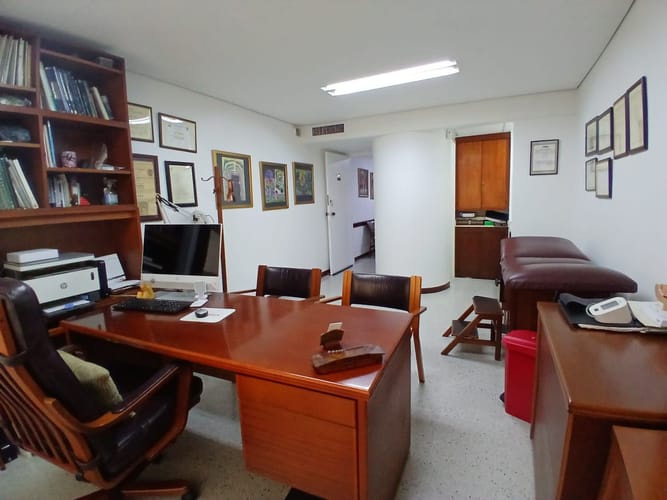 Consultorio en venta en El Poblado, Medellín, 32 m² · foto 3 de 9