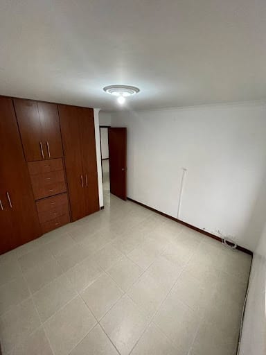 Apartamento de 3 alcobas en arriendo en La Castellana, Medellín, 103 m² · foto 5 de 10