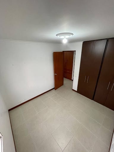 Apartamento de 3 alcobas en arriendo en La Castellana, Medellín, 103 m² · foto 9 de 10