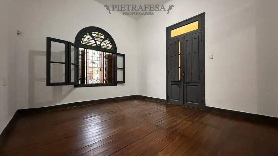 Casa en alquiler, 2 dormitorios, 1 baño, patio. Union.