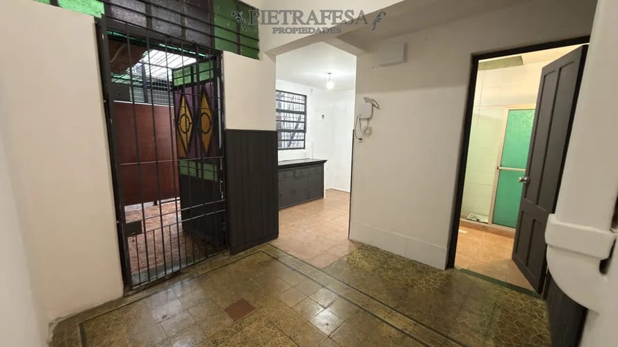 Casa en alquiler, 2 dormitorios, 1 baño, patio. Union. · Photo 2