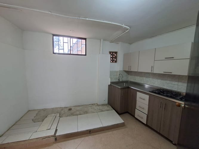 Apartamento de 2 alcobas en arriendo en Campo Valdes No.1, Medellín, 60 m² · foto 3 de 12