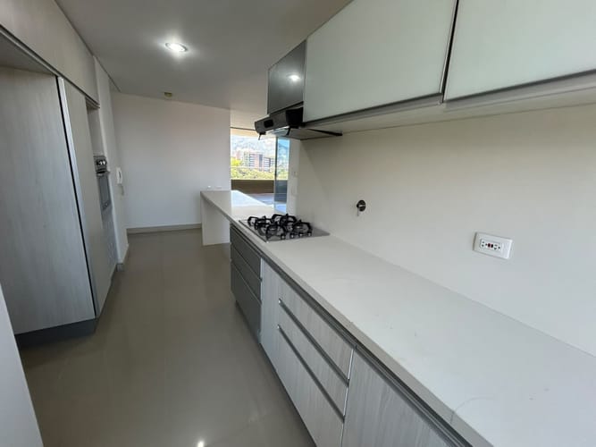 Apartamento de 3 alcobas en arriendo en Loma Benedictinos, Envigado, 156 m² · foto 14 de 24