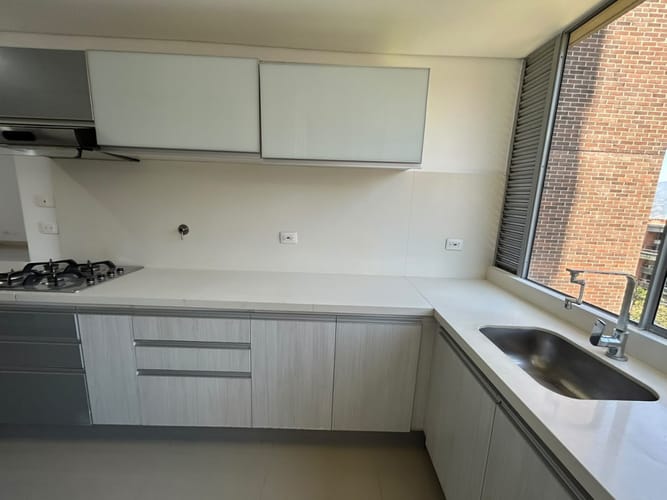 Apartamento de 3 alcobas en arriendo en Loma Benedictinos, Envigado, 156 m² · foto 15 de 24