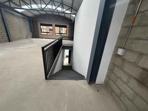 Bodega en arriendo en El Dorado, Envigado, 220 m² · foto 3 de 11