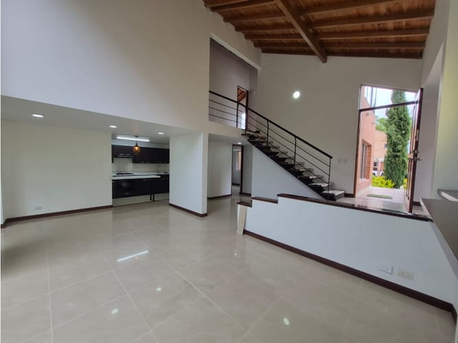 Casa de 5 alcobas en arriendo en Santa Elena, El Retiro, 180 m² · foto 2 de 24