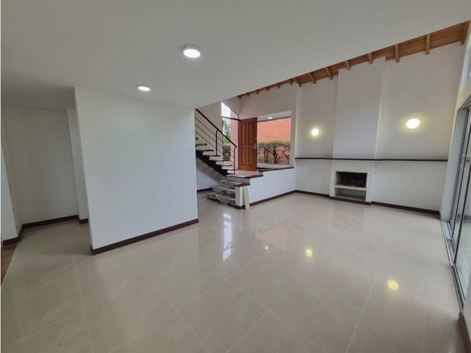 Casa de 5 alcobas en arriendo en Santa Elena, El Retiro, 180 m² · foto 4 de 24