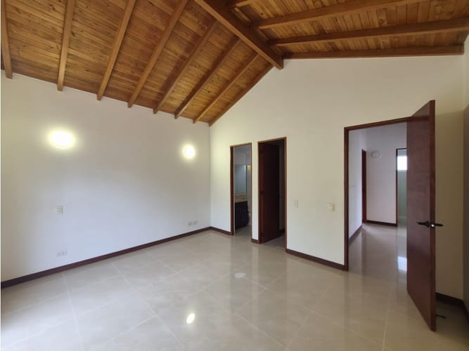 Casa de 5 alcobas en arriendo en Santa Elena, El Retiro, 180 m² · foto 21 de 24