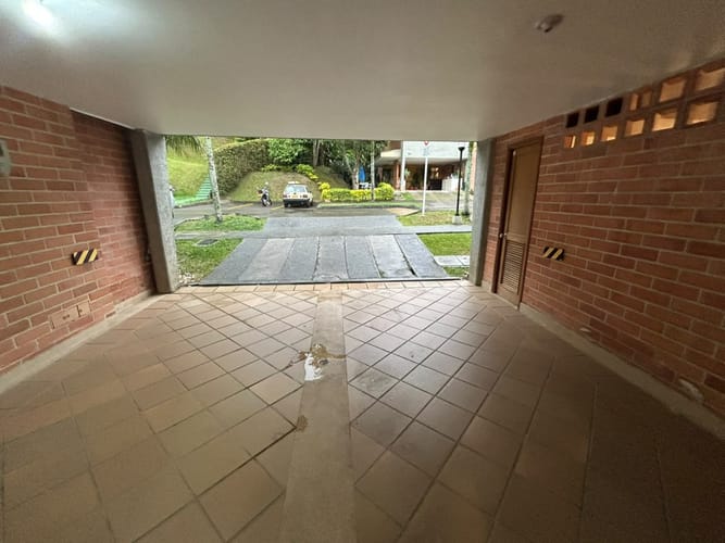 Casa de 3 alcobas en arriendo en San Sebastian, Envigado, 180 m² · foto 2 de 24