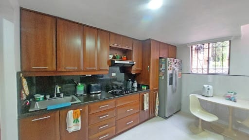 Casa de 4 alcobas en arriendo en Loma De Los Bernal, Medellín, 180 m² · foto 2 de 24