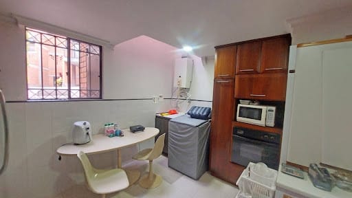 Casa de 4 alcobas en arriendo en Loma De Los Bernal, Medellín, 180 m² · foto 4 de 24