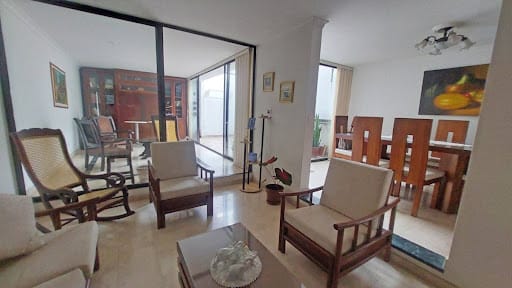 Casa de 4 alcobas en arriendo en Loma De Los Bernal, Medellín, 180 m² · foto 8 de 24