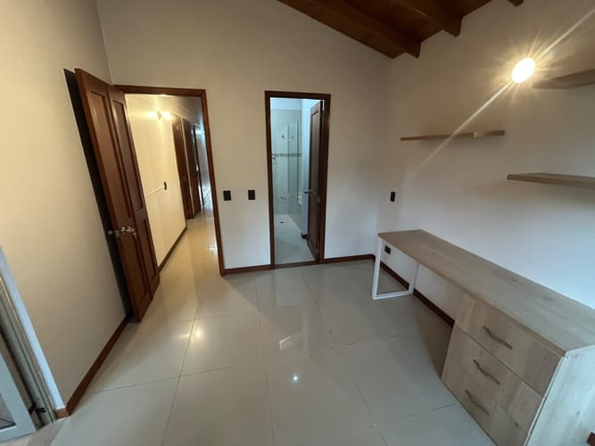 Casa de 3 alcobas en arriendo en San Sebastian, Envigado, 180 m² · foto 17 de 24