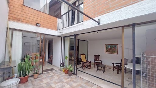 Casa de 4 alcobas en arriendo en Loma De Los Bernal, Medellín, 180 m² · foto 12 de 24